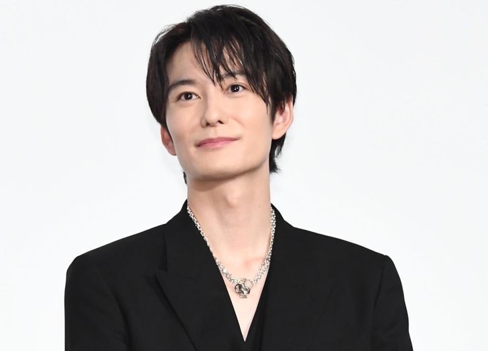 後ろ姿からもオーラが」岡田将生 韓国街中での最新姿に歓喜の声