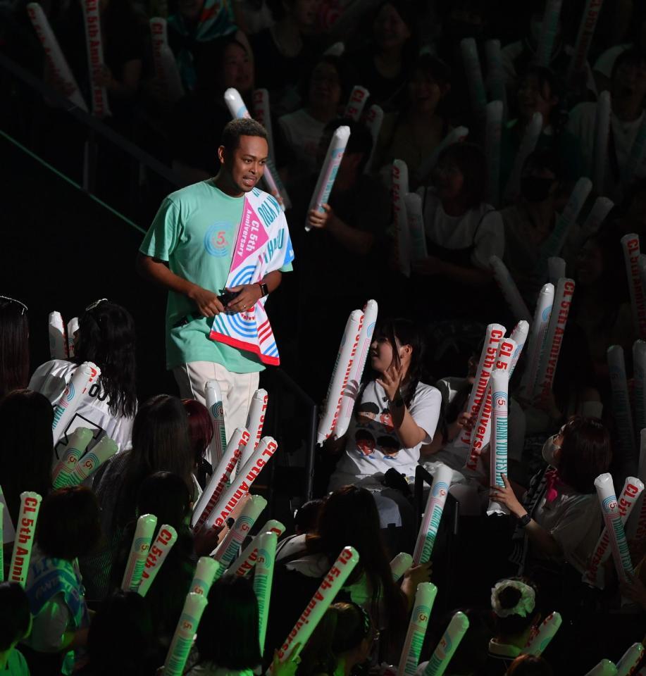 　イベントに登場したＥＸＩＬＥ　ＴＨＥ　ＳＥＣＯＮＤのＥＸＩＬＥ　ＮＥＳＭＩＴＨ（撮影・開出牧）