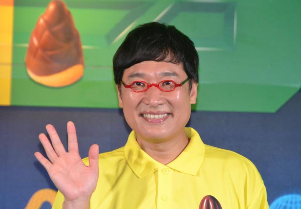 　「きのこの山たけのこの里　どっち派判定ＡＩ　ＭＯＴＨＥＲ誕生　発表会」に登場した山里亮太