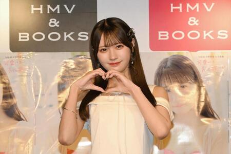 　ポーズを決めるＳＫＥ４８の中野愛理ⓒ２０２５　Ｚｅｓｔ，Ｉｎｃ．