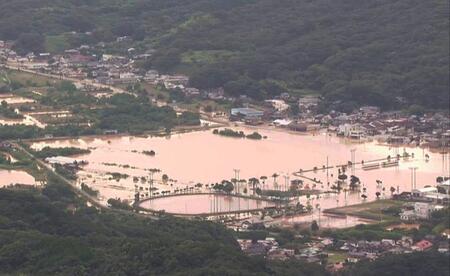 　大雨で冠水した熊本県上天草市（国交省九州地方整備局提供）