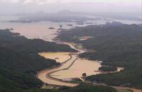 　大雨で冠水した熊本県上天草市の倉江川周辺（国交省九州地方整備局提供）