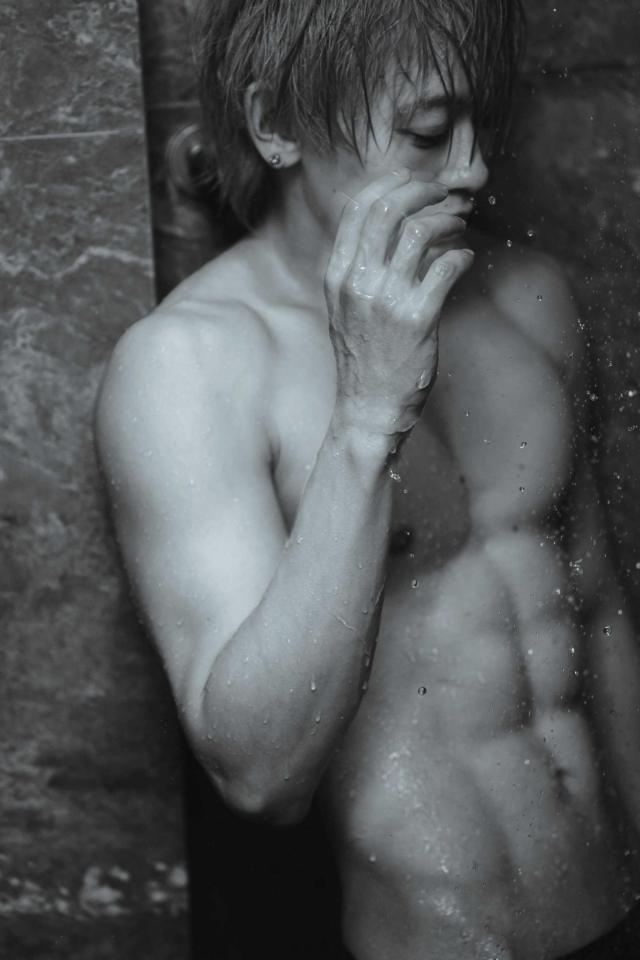 　超特急・シューヤの初の写真集「ＴＲＥＮＴＥ」のカット（Ｃ）ＳＤＰ