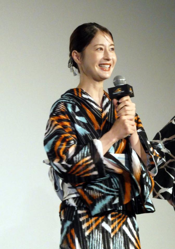 　笑顔でトークする松本若菜