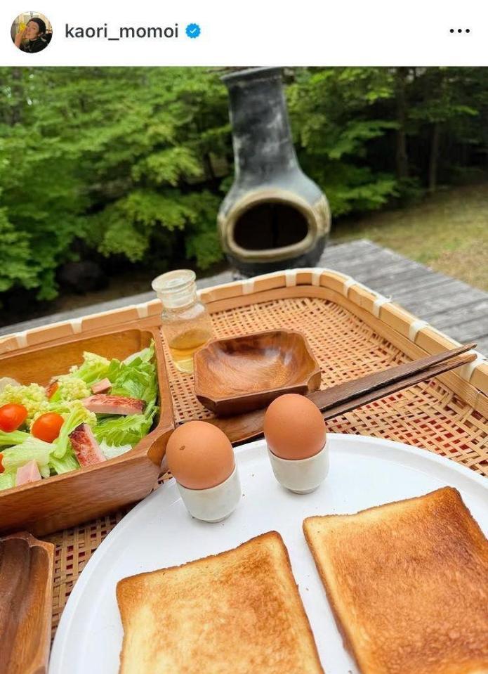 　「山の家」での朝食。桃井かおりのインスタグラム＠ｋａｏｒｉ＿ｍｏｍｏｉ（８月４日付）より