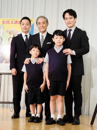 　「松竹大歌舞伎」の記者会見に出席した（前列左から）中村秀之介、中村種太郎（後列同）中村種之助、中村又五郎、中村歌昇