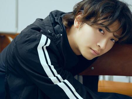 　「庄司浩平写真集」より　©ＫＡＤＯＫＡＷＡ／撮影：神藤剛