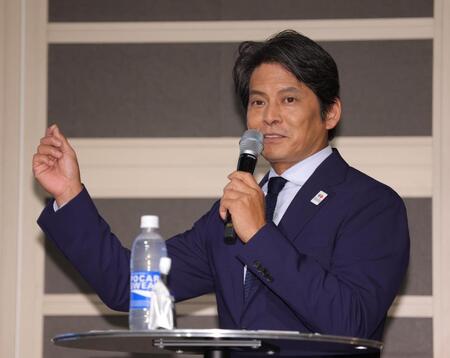 　スペシャルアンバサダーとして話す織田裕二（撮影・西岡正）