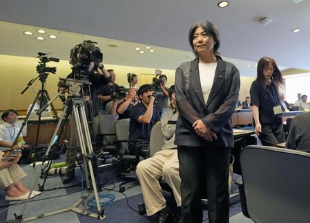 　静岡県伊東市議会の百条委員会で、証人尋問に臨む田久保真紀市長