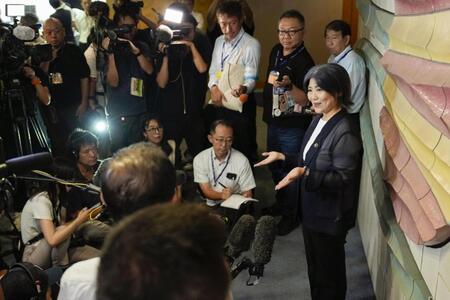 　静岡県伊東市議会の百条委員会で証人尋問を終え、記者の質問に答える田久保真紀市長