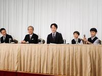 　「松竹大歌舞伎」の記者会見に出席した（左から）中村種之助、中村又五郎、中村歌昇、中村秀之介、中村種太郎