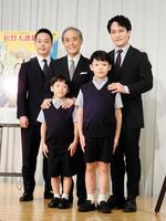 　「松竹大歌舞伎」の記者会見に出席した（前列左から）中村秀之介、中村種太郎（後列同）中村種之助、中村又五郎、中村歌昇
