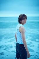 　「庄司浩平写真集」より　©ＫＡＤＯＫＡＷＡ／撮影：神藤剛