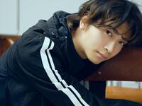 　「庄司浩平写真集」より　©ＫＡＤＯＫＡＷＡ／撮影：神藤剛