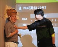 　的外れなアドバイスをした大西ライオン（左）を詰める吉村崇