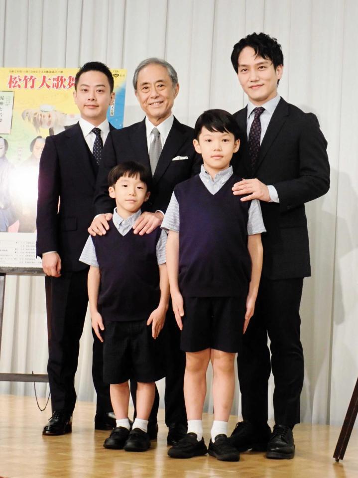 　「松竹大歌舞伎」の記者会見に出席した（前列左から）中村秀之介、中村種太郎（後列同）中村種之助、中村又五郎、中村歌昇