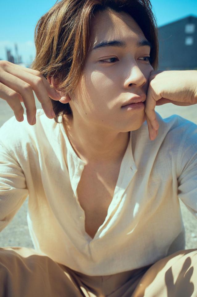 　「庄司浩平写真集」より　©ＫＡＤＯＫＡＷＡ／撮影：神藤剛