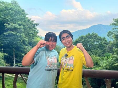 　（左から）村山夢和さん、イモトアヤコ