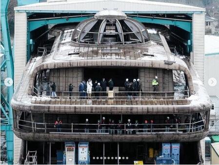 ２３年３月、進水式でのヨット。前澤友作氏のインスタグラム＠ｙｕｓａｋｕ２０２０より