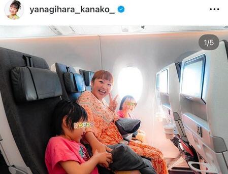 手前が長女。８月１２日付の柳原可奈子のインスタグラム＠ｙａｎａｇｉｈａｒａ＿ｋａｎａｋｏ＿より 