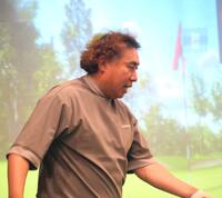 　ライオンの被り物を外した大西ライオン