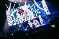 　パフォーマンスを行う「騎士Ｘ　－　Ｋｎｉｇｈｔ　Ｘ　－」