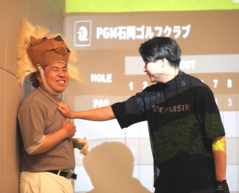 　的外れなアドバイスをした大西ライオン（左）を詰める吉村崇