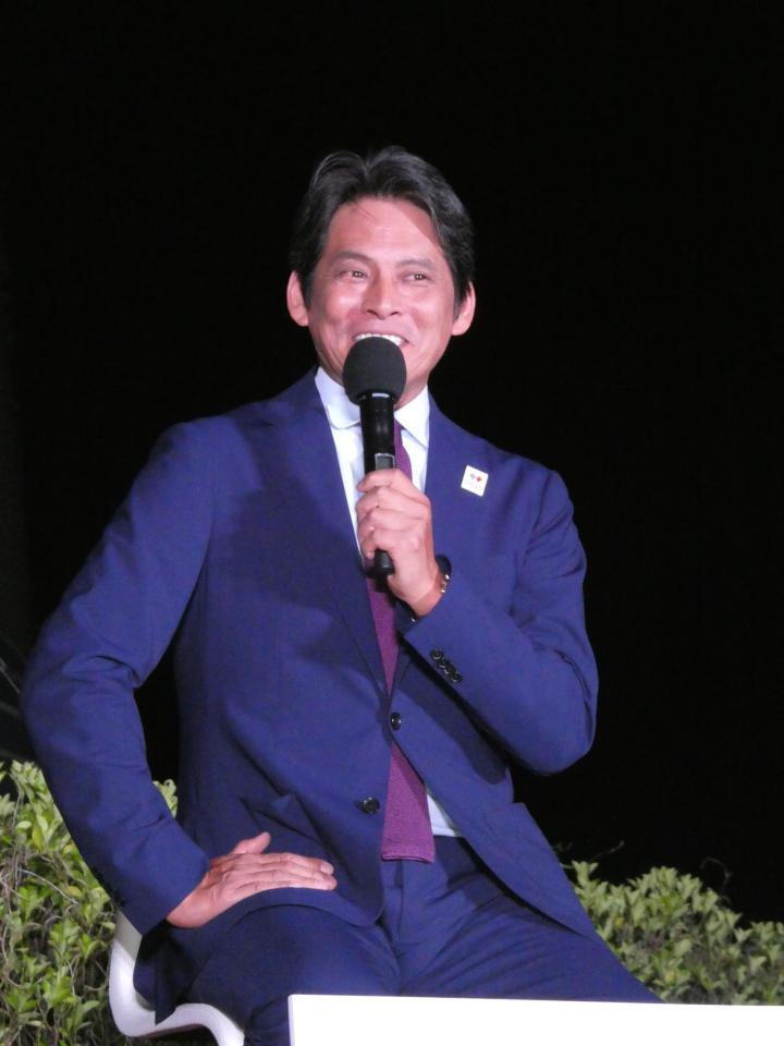 　笑顔でトークする織田裕二