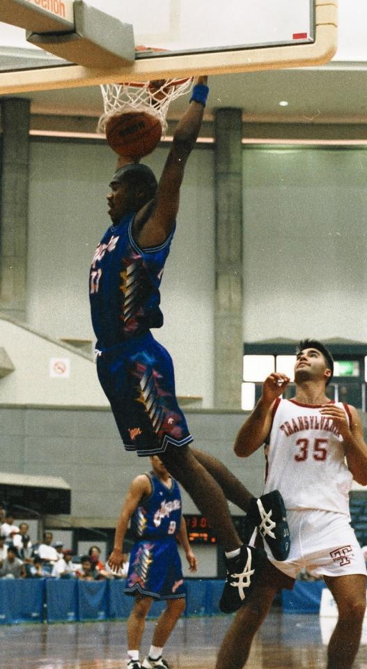 　人気タレントと異母兄弟の高橋マイケル。ユニバーシアードでは日本代表として活躍＝１９９５年８月