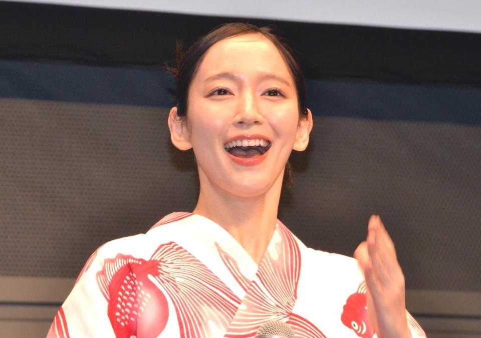　映画「九龍ジェネリックロマンス」納涼！夕涼み試写会に浴衣姿で登場した吉岡里帆