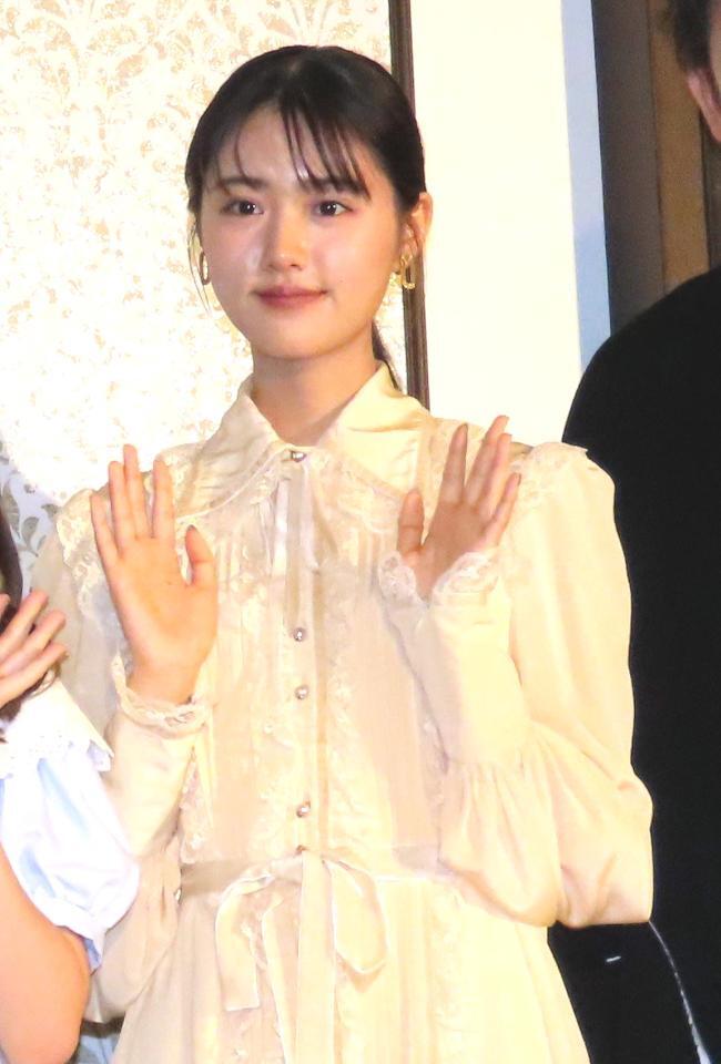 　劇場アニメ「不思議の国でアリスと　－Ｄｉｖｅ　ｉｎ　Ｗｏｎｄｅｒｌａｎｄ－」イベントに出席した原菜乃華