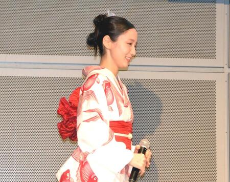 　映画「九龍ジェネリックロマンス」納涼！夕涼み試写会に浴衣姿で登場した吉岡里帆