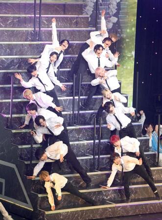 　パフォーマンスする少年忍者（撮影・伊藤笙子）