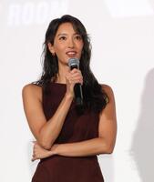 　舞台あいさつで話す菜々緒（撮影・西岡正）