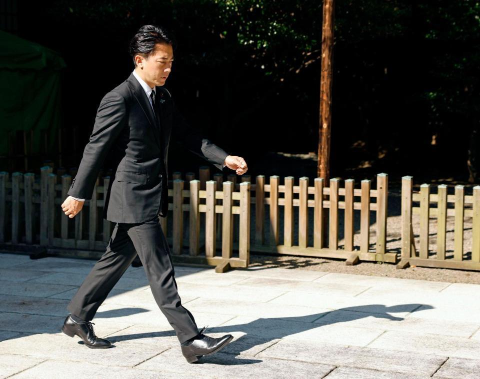 　靖国神社を参拝した小泉農相