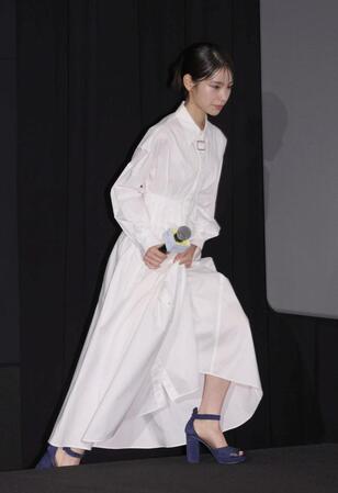 　舞台あいさつに登場した當真あみ（撮影・佐々木彰尚）