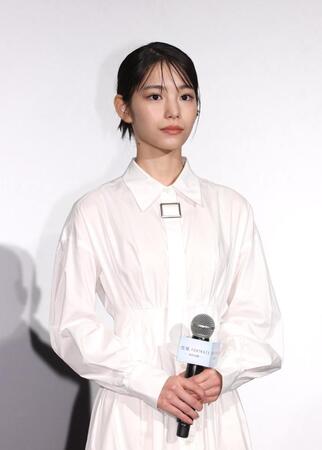 　舞台あいさつに登場した當真あみ（撮影・佐々木彰尚）