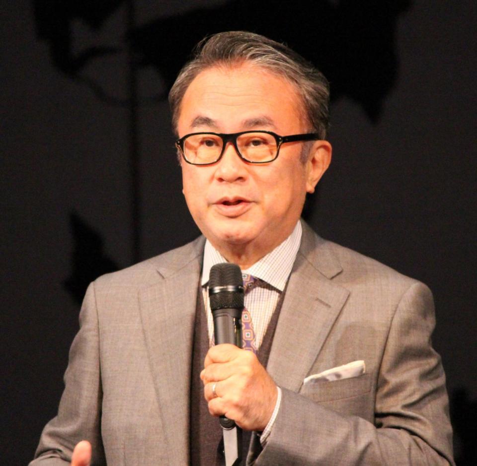 　取材に応じる三谷幸喜氏