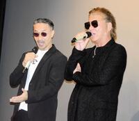 　舞台あいさつを行った（左から）山口祥行、小沢仁志