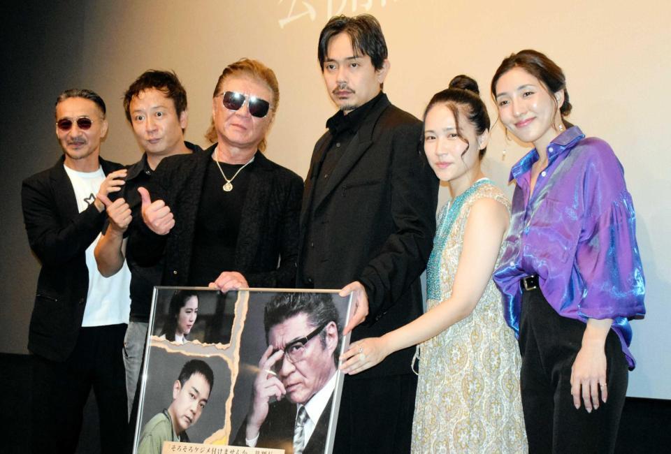 　（左から）山口祥行、崔哲浩、小沢仁志、青柳翔、辻凪子、文音