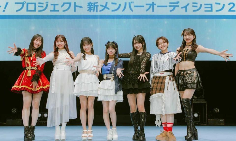 　「ハロ！コン２０２５」に出演した（左から）段原瑠々、伊勢鈴蘭、河西結心、上村麗菜、米村姫良々、平井美葉、牧野真莉愛