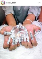 これでシンプル？？ど派手な８月ネイル。信子のインスタグラム＠ｎｏｂｕｋｏ＿０８０１より