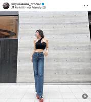 脚長すぎ…！！驚異のスタイルを披露した吉柳咲良のインスタグラム＠ｋｉｒｙｕｓａｋｕｒａ＿ｏｆｆｉｃｉａｌより