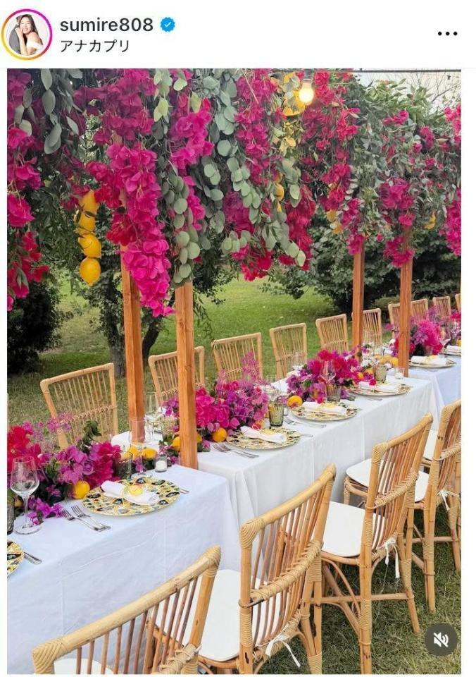豪華ヴィラでのパーティー。すみれのインスタグラム＠ｓｕｍｉｒｅ８０８より