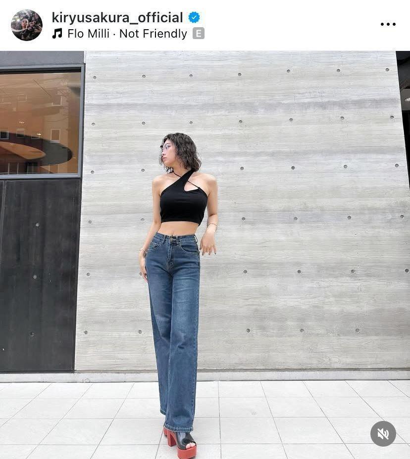 脚長すぎ…！！驚異のスタイルを披露した吉柳咲良のインスタグラム＠ｋｉｒｙｕｓａｋｕｒａ＿ｏｆｆｉｃｉａｌより