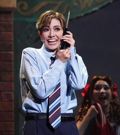 　晴れやかな笑顔でユージーンを演じる華世京（撮影・高部洋祐）