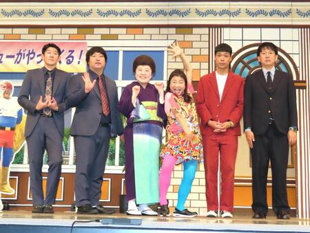 　取材会に出席した（左から）堂前透、兎、酒井藍、島田珠代、エース、寺家