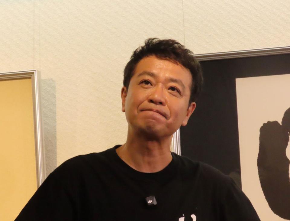 　東京鳩居堂で書道展を開催する中山秀征