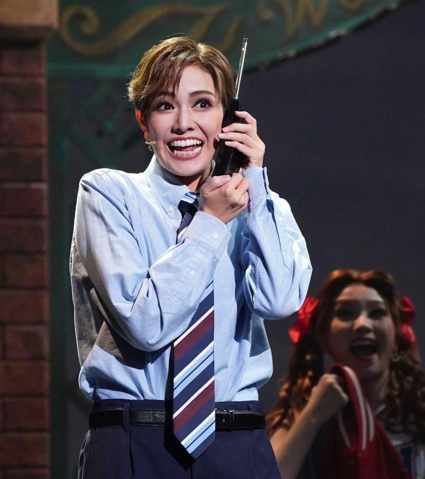 　晴れやかな笑顔でユージーンを演じる華世京（撮影・高部洋祐）