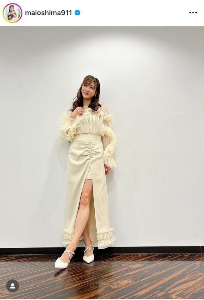 　スリットから美脚がちらり。大島麻衣インスタグラム＠ｍａｉｏｓｈｉｍａ９１１より